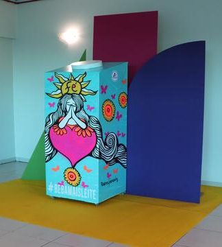 Obra de arte alusiva ao Dia Mundial do Leite é exposta no Supermercado Santa Clara