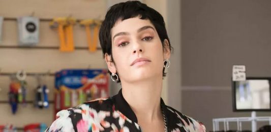 Maria Flor está grávida e terá que deixar elenco de novela