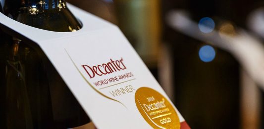 Vinho brasileiro conquista medalha no principal concurso de vinhos no mundo