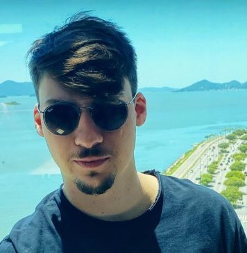 Renan Bolsonaro participa de reality de pegação