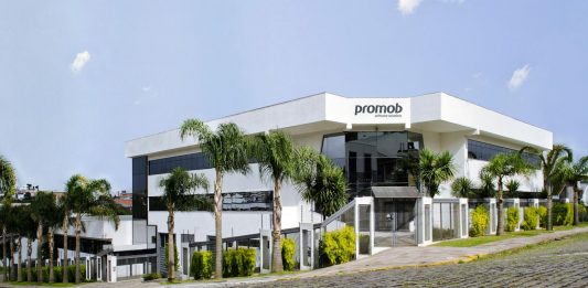 Maior empresa de inovação para setor moveleiro abre vagas de emprego no RS