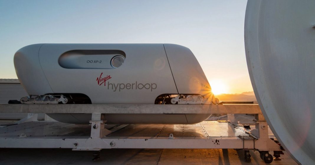 A empresa Virgin Hyperloop explica o sistema de trens a 1000 km/h