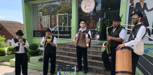 Nova Petrópolis recebe a primavera ao som de bandinhas típicas alemãs
