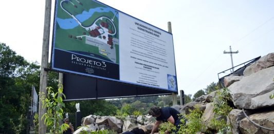Empresa doa mudas de árvores e flores para parque adaptado a pessoas com deficiência