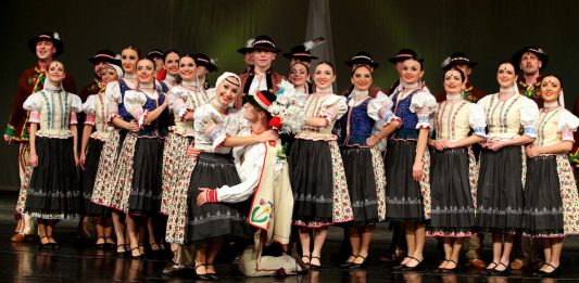 Imagem: Poddukélský umelecký l’udový súbor Eslováquia / Divulgação