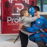 Empresa de gestão de condomínios e serviços distribui mais de mil brinquedos neste Dia das Crianças