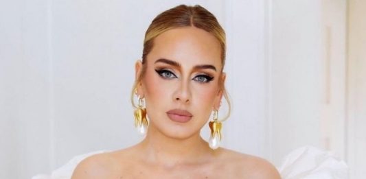 Adele anuncia música nova e quebra a internet