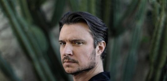 Ator da série Bones é encontrado morto em casa
