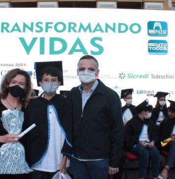 Sindilojas de Bento Gonçalves apadrinha adolescente de 15 anos