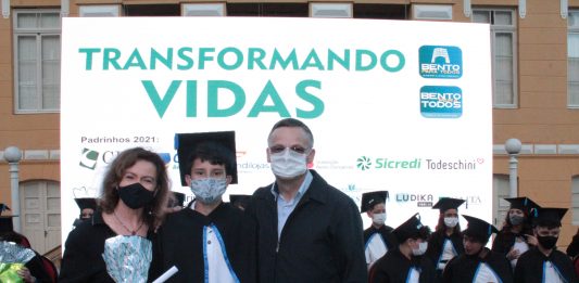 Sindilojas de Bento Gonçalves apadrinha adolescente de 15 anos
