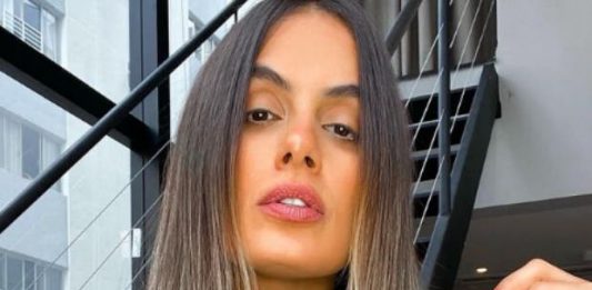 Carol Peixinho é vista em palco de Thiaguinho e rumores de romance crescem