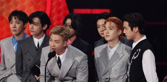 Banda de K-Pop BTS vence principal prêmio do American Music Awards