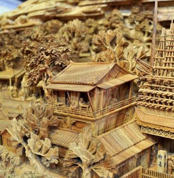 Escultor chinês passa longos 4 anos esculpindo incrível obra prima em madeira!