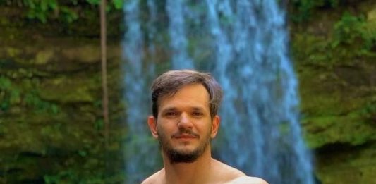 Padre Patrick Fernandes comenta repercussão após postar foto sem camisa