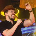 Sertanejo Thiago Costa é internado após acidente com lancha