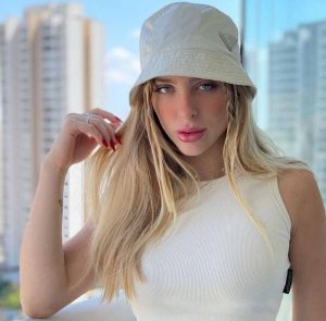 Vitória Bellato comenta sobre a polêmica noitada de Anitta e Arrascaeta