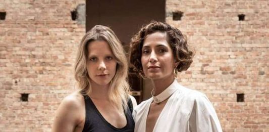 Beijo entre Camila Pitanga e Elisa Volpatto lidera comentários nas redes sociais