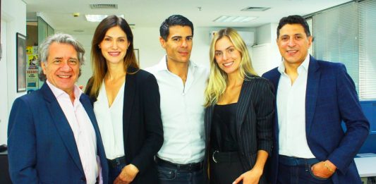 Na imagem, em ordem (da esquerda para direita), Cleiton Machado, Alessandra Galo, Vagner Oliveira, Thais de Souza e Marcio Paglia, sócios fundadores da plataforma Oceano.
Foto: Divulgação