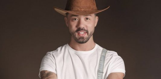 O humorista Rico é campeão de A Fazenda 13 e fatura R$ 1,5 milhão