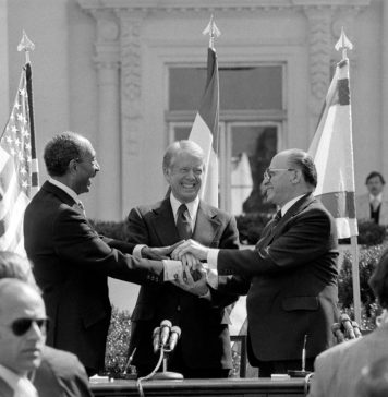 Imagem: Em 1974, Israel e Egito assinam acordos de paz.