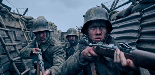 Imagem: Felix Kammerer, Albrecht Schuch e Edin Hasanovic em cena do filme 'Nada de Novo no Front'/Reiner Bajo/Divulgação