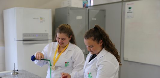 Estudante do IFRS Campus Bento Gonçalves recebe Medalha de Ouro na Olimpíada Nacional de Ciências