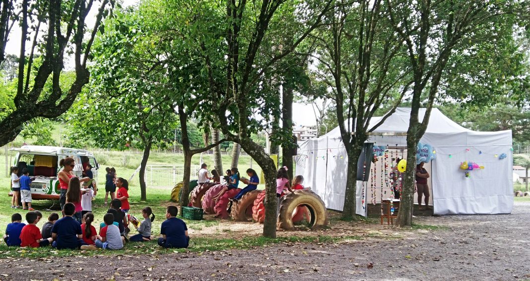 Imagem: Mostra é realizada em uma tenda-galeria/Foto Giovana Mazzochi/Dilvulgação