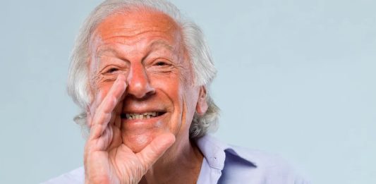 Juca Chaves, compositor e humorista, morre aos 84 anos