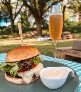 ‘Bubbles & Burgers’ da Vinícola Don Giovanni acontece neste sábado em Pinto Bandeira
