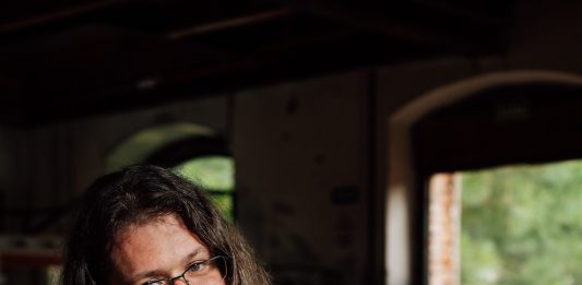 Grupo Ueba de Caxias do Sul lança o livro 'Heróis do Quintal' de Jonas Piccoli