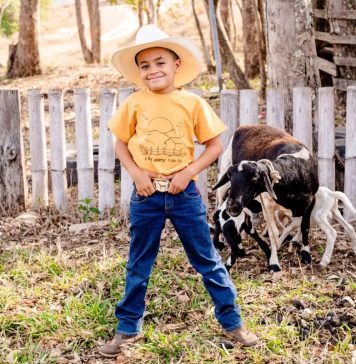 Imagem: Isaac Amendoim: cabra Rita é o xodó do agroinfluencer. — Foto: Divulgação
