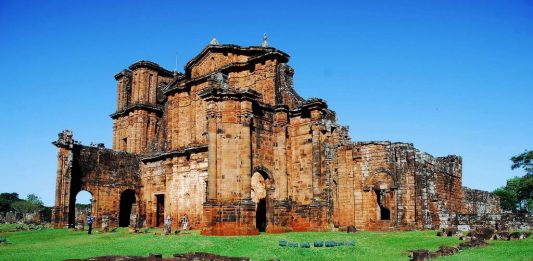 Imagem: Ruínas em São Miguel das Missões (RS)/Wikimedia Commons
