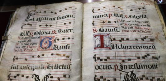 Imagem: Antifonario - Livro de cantos gregorianos, manuscrito de 1656/Crédito da foto Solange Brum/Ascom /Seda