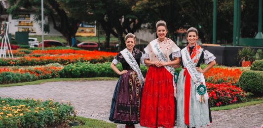 Imagem: Corte que se despedirá no baile/Divulgação/Comunicação PMNP