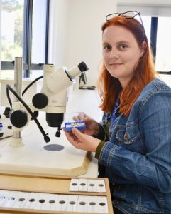 Aluna da Unisinos faz descoberta rara na micropaleontologia