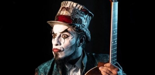 Fernando Anitelli apresenta 'O Teatro Mágico Voz & Violão' em Caxias do Sul