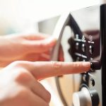 Nutricionista revela 4 alimentos que nunca devem ser requentados