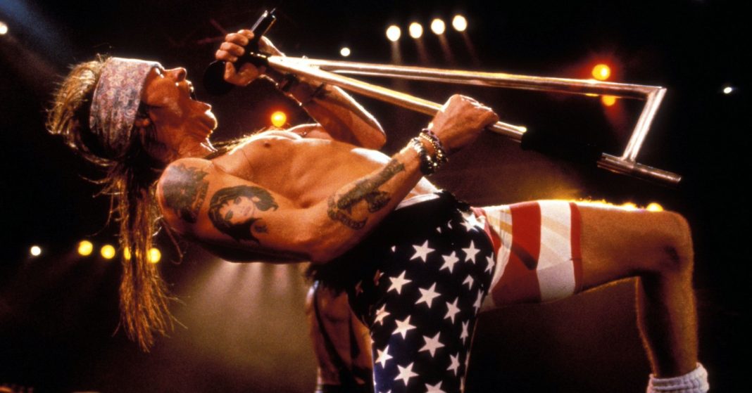 Imagem: Em 1991, é aberta a turnê mundial do Guns n' roses, a mais longa da história do rock.