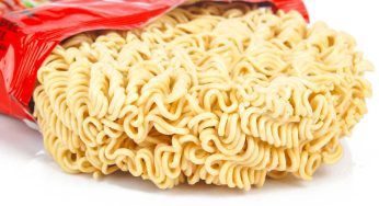 No Dia do Miojo, veja origem do alimento e aprenda a fazer versões gourmet