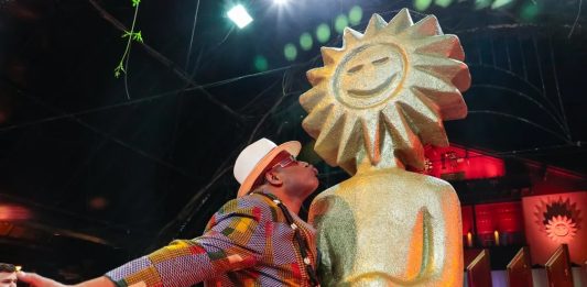 Imagem: Ailton Graça, vencedor do prêmio de melhor ator no 51º Festival de Cinema de Gramado pelo filme 'Mussum: O Filmis'/Crédito Cleiton Thiele/Agência Pressphoto