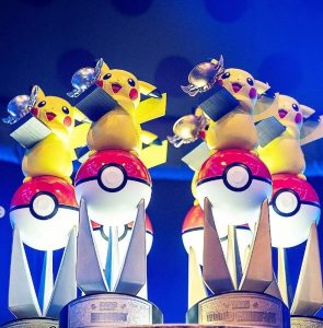Imagem: Troféu do Campeonato Mundial de Pokémon, no Japão/Reprodução/Instagram