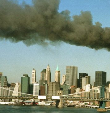 Imagem: Em 2001, o ataque terrorista que derrubou as torres gêmeas do World Trade Center provoca três mil mortes e muda para sempre a repressão ao terrorismo no mundo