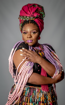Cantora sul-africana 'Siki Jo-An' se apresenta em Bento Gonçalves