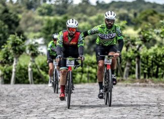 Imagem: Ciclista Lucas Fernandes Dorneles durante o GFNY Bento 2022/Crédito Sportograf