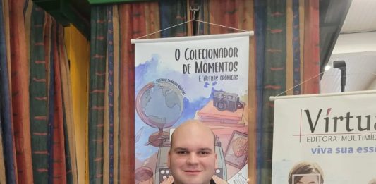 Gustavo Tamagno Martins autografa sua terceira obra na Feira do Livro de Caxias do Sul
