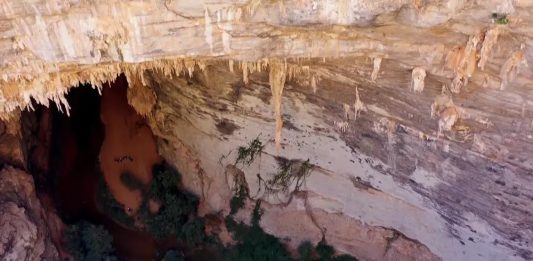 Imagem: A perna da bailarina, estalactite no Parque Nacional do Peruaçu, em MG/Reprodução/TV Globo.