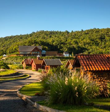 Parque 'Olivas de Gramado' tem Outubro Rosa em benefício à Liga de Combate ao Câncer