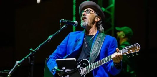 Jack Sonni, ex-guitarrista do Dire Straits, morre aos 68 anos