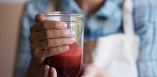 O suco de fruta que auxilia na redução dos níveis de açúcar no sangue