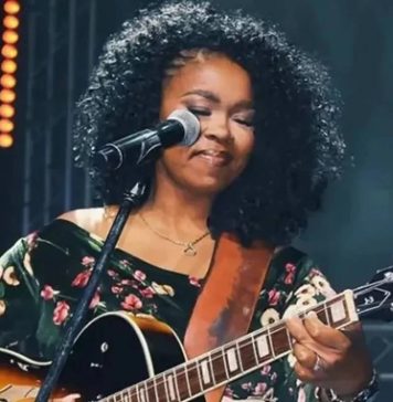 Morre aos 36 anos a cantora Zahara que se apresentou para Nelson Mandela